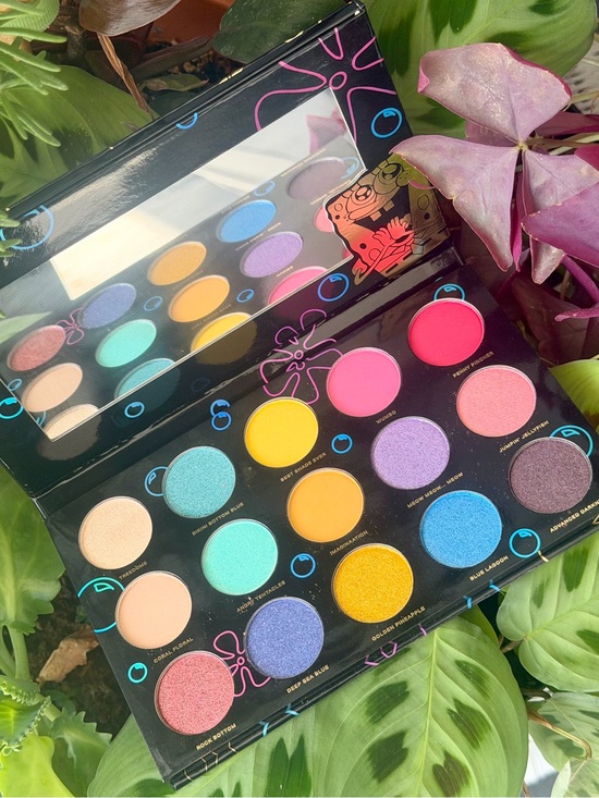 Hipdot Other - SPONGEBOB Bikini Bottom Eyeshadow Palette